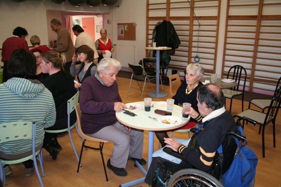 36-Repas partagé à la MJC 17 12 2013 (42)